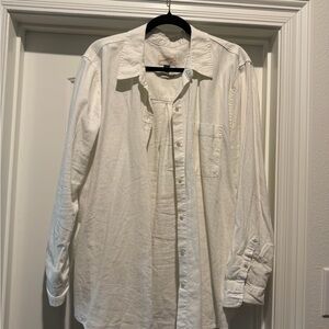 Women’s Collared Linen Button Down